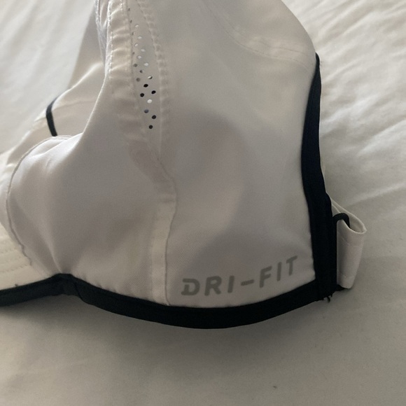 Nike Featherlight Dri-Fit Adjustable White and Black Cap - Picture 3 of 5